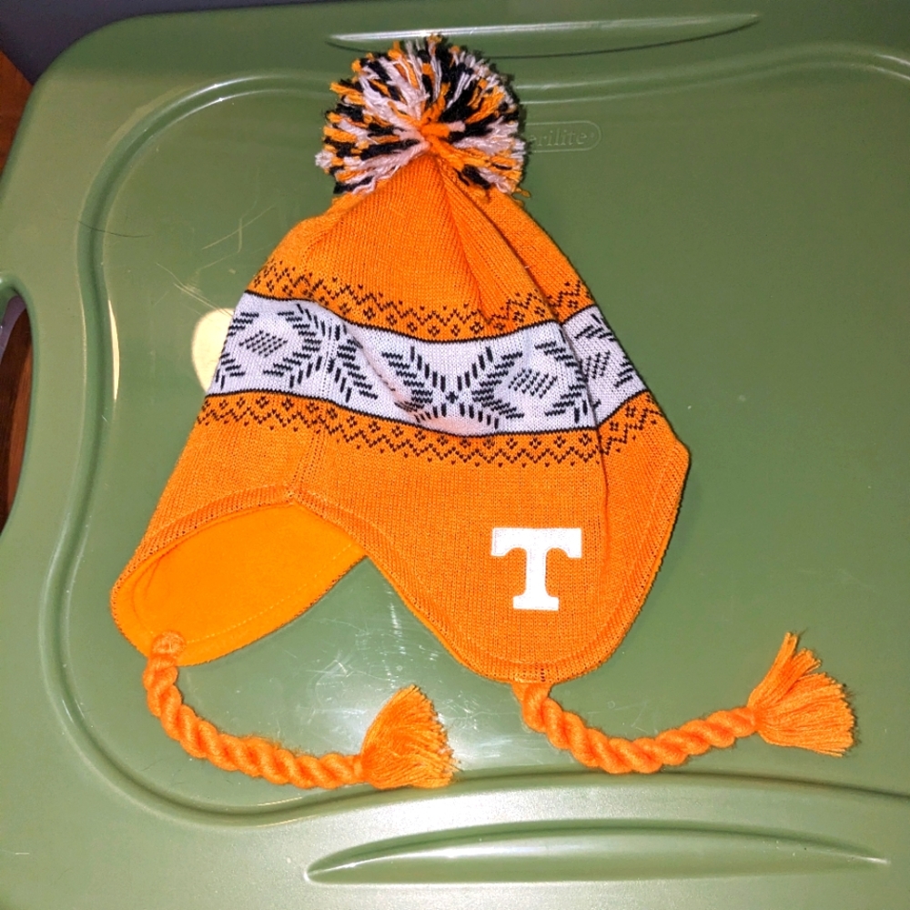 Adidas hat UT Knoxville Orange & white VOLS Adult OSFM Pom Pom hat